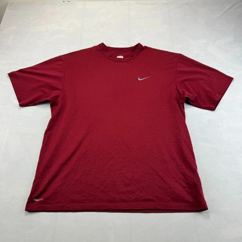 Nike Fit Dry T-Shirt Mens Medium Maroon Swoosh Logo Short Sleeve Pullover Tee